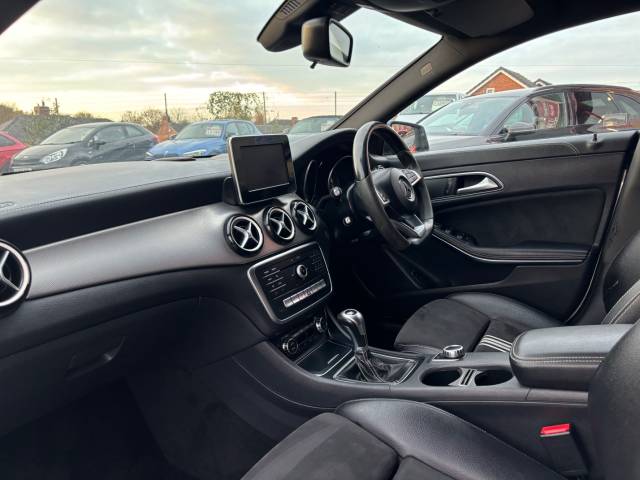 2017 Mercedes-Benz CLA 2.1 CLA 200d WhiteArt 5dr