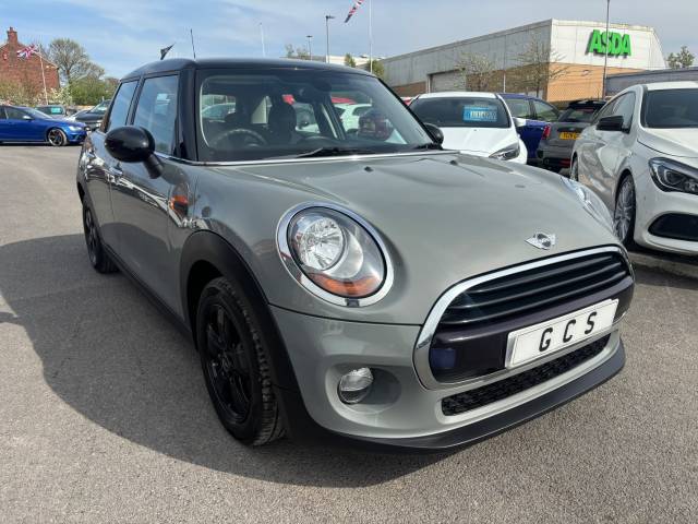 2017 Mini Hatchback 1.5 Cooper 5dr Auto -1 FORMER KEEPER-