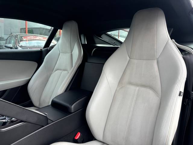 2018 Jaguar F-Type 2.0 R-Dynamic 2dr Auto -FSH-