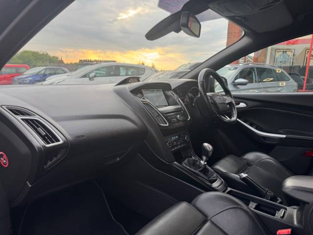 2016 Ford Focus 2.0 TDCi 185 ST-3 5dr -8 SERVICES-