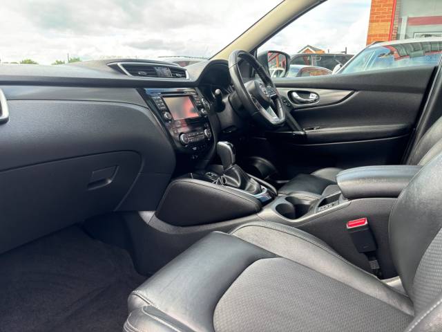 2017 Nissan Qashqai 1.6 dCi Tekna 5dr Xtronic -FULL NISSAN SERVICE HISTORY-