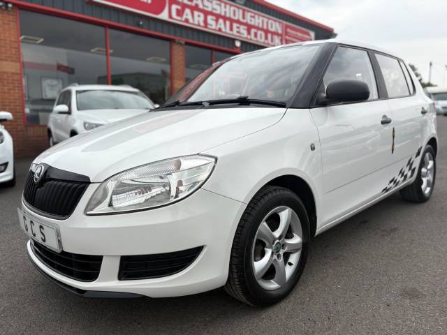Skoda Fabia 1.2 12V 60 S 5dr -FULL SERVICE HISTORY- Hatchback Petrol White