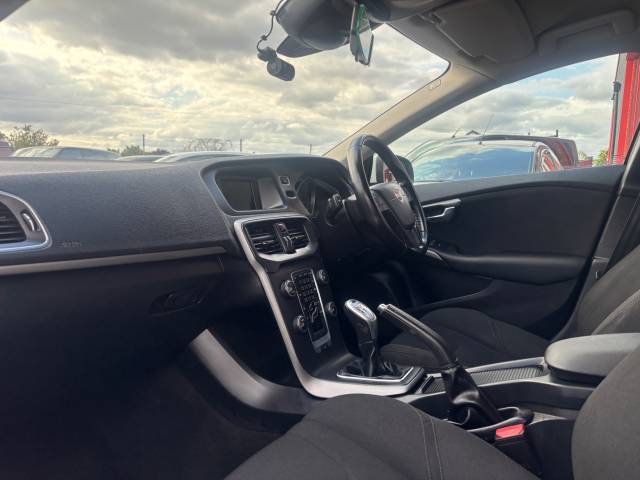 2013 Volvo V40 1.6 D2 ES 5dr -1 FORMER KEEPER-
