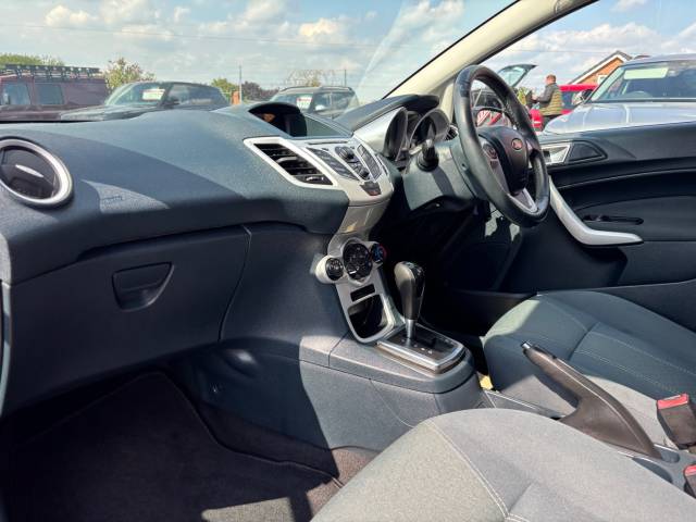 2012 Ford Fiesta 1.4 Zetec 5dr Auto -12 SERVICES-