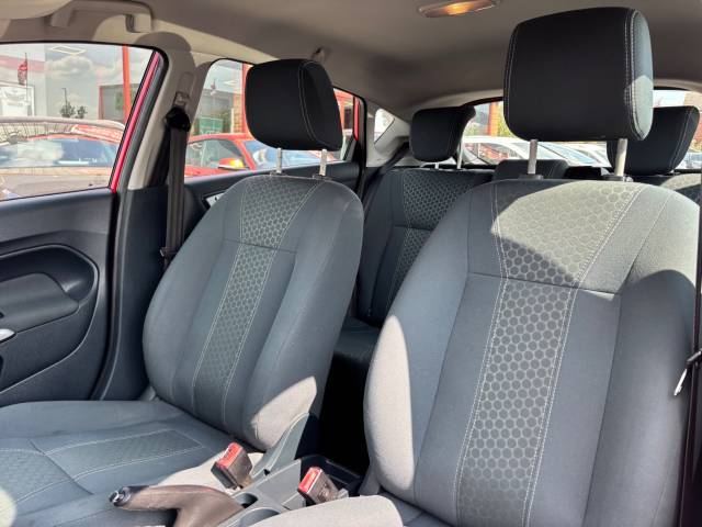 2012 Ford Fiesta 1.4 Zetec 5dr Auto -12 SERVICES-
