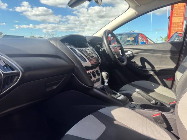 2013 Ford Focus 1.6 TDCi 115 Zetec 5dr -FULL SERVICE HISTORY-