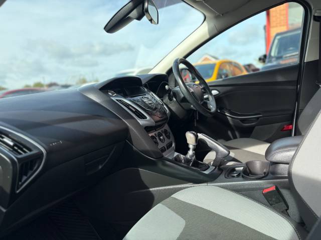 2013 Ford Focus 1.6 TDCi 115 Zetec 5dr - FSH -