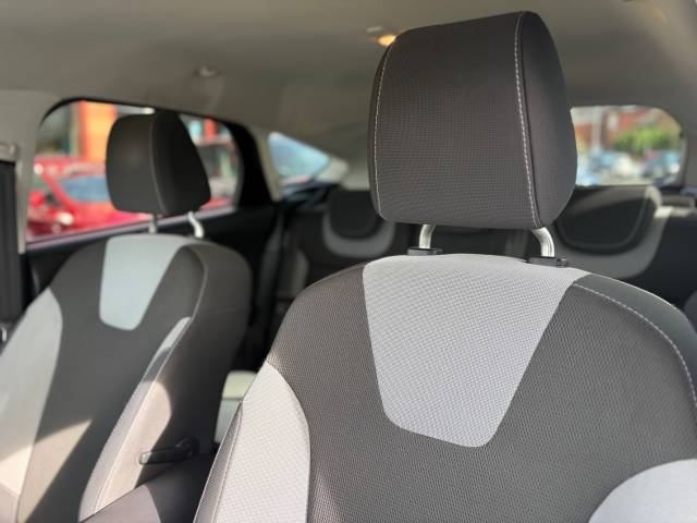 2013 Ford Focus 1.6 TDCi 115 Zetec 5dr - FSH -
