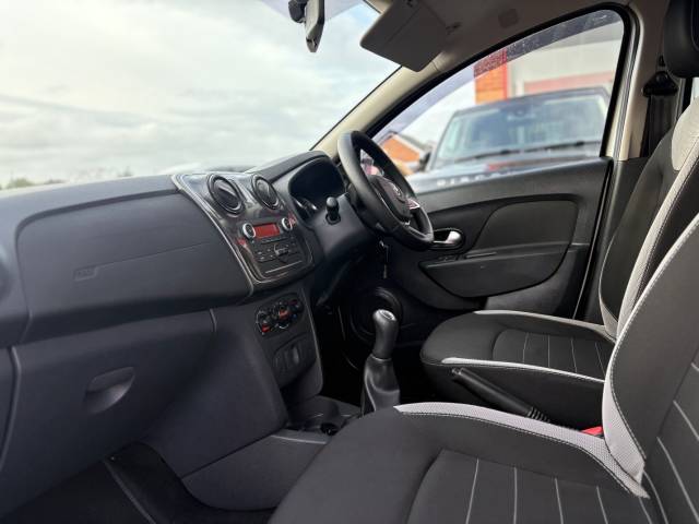 2018 Dacia Sandero Stepway 0.9 TCe Ambiance 5dr - 1 FORMER KEEPER - FSH -