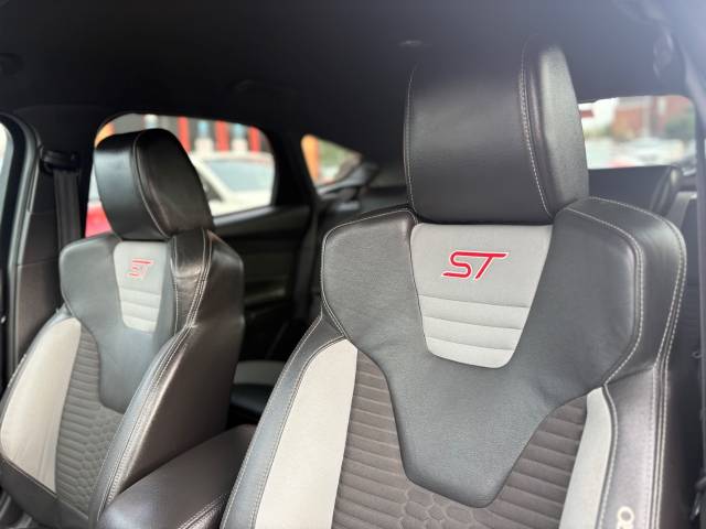 2013 Ford Focus 2.0T ST-2 5dr - FSH -