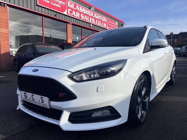 Ford Focus 2.0T EcoBoost ST-3 5dr - FSH - Hatchback Petrol White
