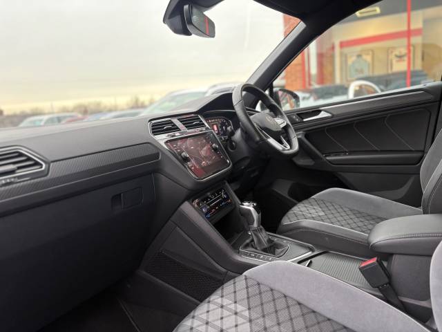 2022 Volkswagen Tiguan 2.0 TDI R-Line 5dr DSG - FMDSH - 1 OWNER - FVWSH-