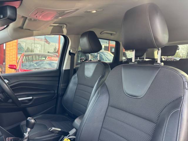 2016 Ford Kuga 2.0 TDCi 150 Titanium 5dr 2WD - 1 FORMER KEEPER - FULL SERVICE HISTORY -