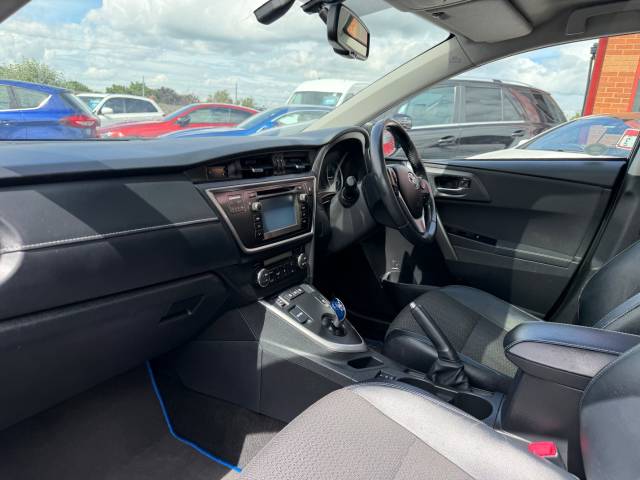2016 Toyota Auris 1.8 VVTi Hybrid Excel 5dr CVT Auto [Nav] -FULL TOYOTA SERVICE HISTORY-