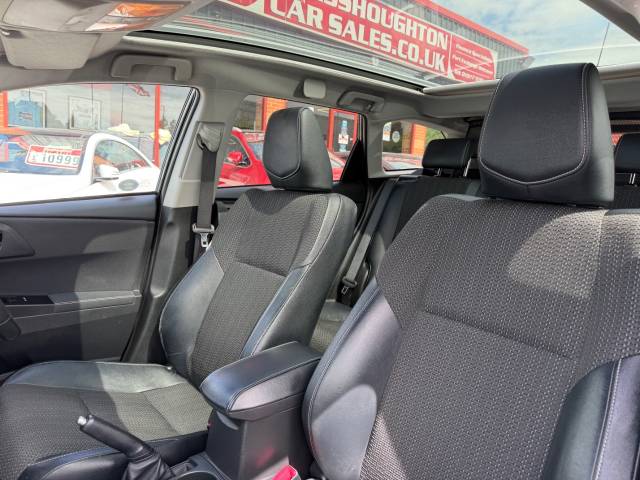 2016 Toyota Auris 1.8 VVTi Hybrid Excel 5dr CVT Auto [Nav] -FULL TOYOTA SERVICE HISTORY-