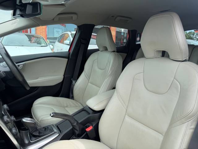 2013 Volvo V40 2.0 D3 SE Lux Nav 5dr Geartronic -FULL SERVICE HISTORY-