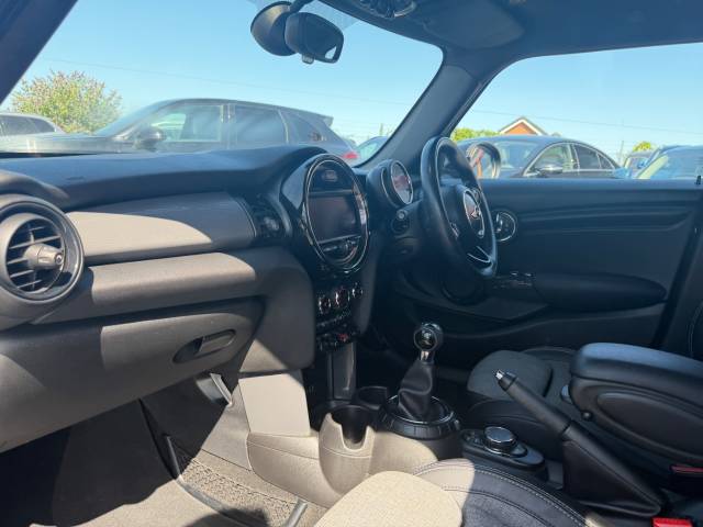 2016 Mini Hatchback 1.5 Cooper 5dr -1 OWNER + FSH-