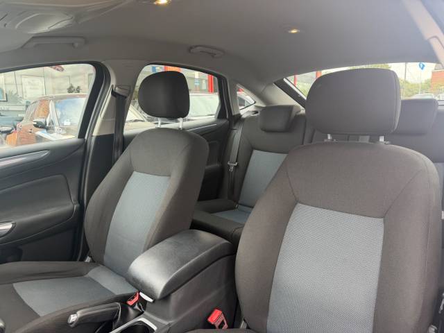 2013 Ford Mondeo 1.6 Graphite 5dr - 1 FORMER KEEPER - FULL SERVICE HISTORY - TIMING BELT REPLACED -