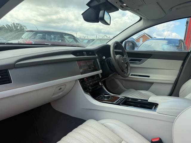 2016 Jaguar XF 2.0d [180] Portfolio 4dr Auto AWD