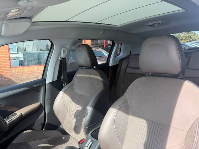 2015 Peugeot 2008 1.6 e-HDi Feline 5dr [Calima]