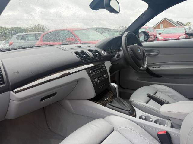 2009 BMW 1 Series 3.0 125i M Sport 2dr Step Auto - 1 FORMER KEEPER - FULL SERVICE HISTORY -