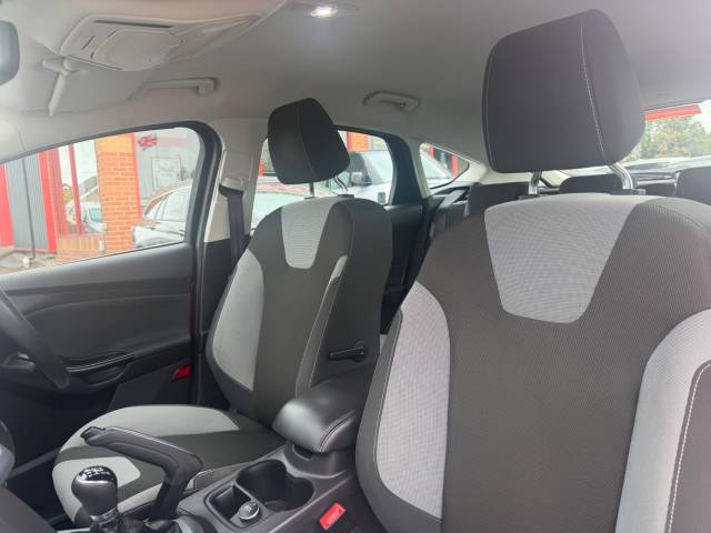 2011 Ford Focus 1.6 125 Zetec 5dr - 1 FORMER KEEPER -