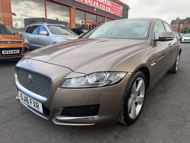 Jaguar XF 2.0d [180] Portfolio 4dr Auto - 2 FORMER KEEPERS - SERVICE HISTORY - Saloon Diesel Bronze