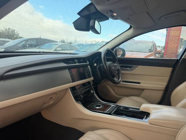 2016 Jaguar XF 2.0d [180] Portfolio 4dr Auto - 2 FORMER KEEPERS - SERVICE HISTORY -