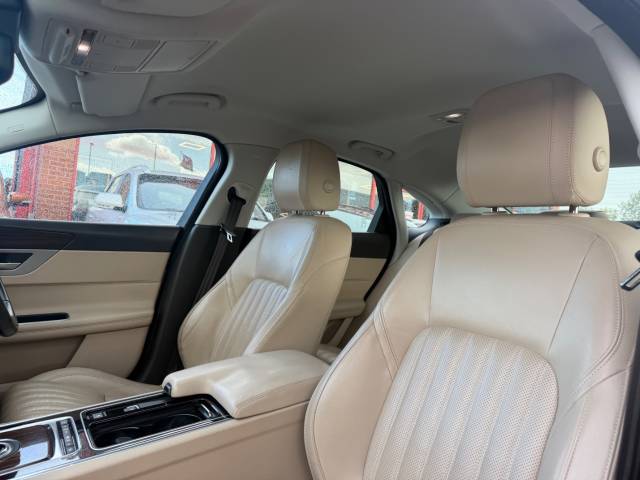 2016 Jaguar XF 2.0d [180] Portfolio 4dr Auto - 2 FORMER KEEPERS - SERVICE HISTORY -