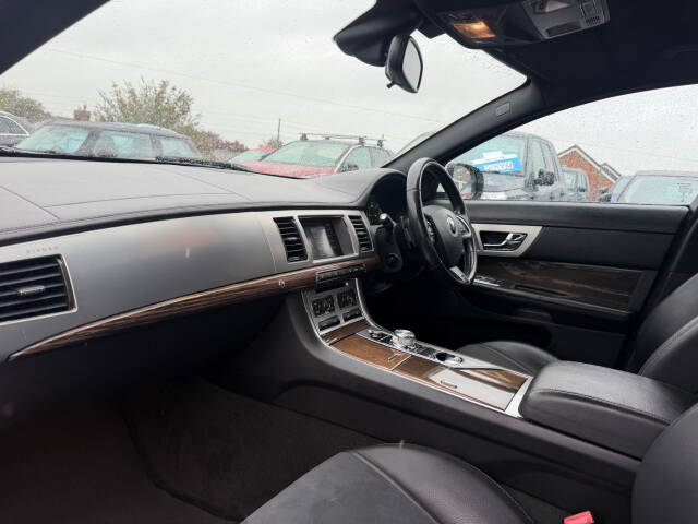2014 Jaguar XF 3.0d V6 R-Sport 4dr Auto [Start Stop]